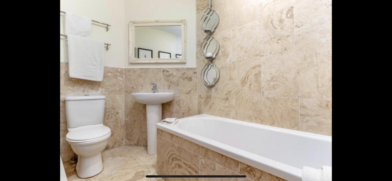 Private Apartment - 3 Bedrooms 해러게이트 외부 사진